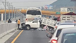 Accidente en autopista México-Puebla deja un muerto y 3 heridos este sábado