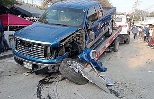 Tragedia en Monterrey: camioneta embiste a clientes en mercado Y Griega