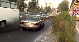 Conductor invade carril y provoca choque en la México-Puebla; tráfico intenso