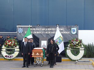 Rinde Ayuntamiento de Coronango homenaje a oficial caído en cumplimiento de su deber