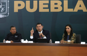 Gobernador de Puebla rechaza negociar liberación de alcaldes detenidos