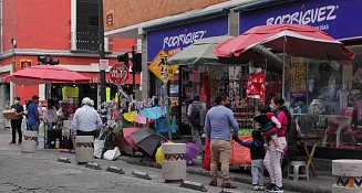 Ambulantes invaden el Centro Histórico de Puebla en semana santa y afectan a empresarios establecidos