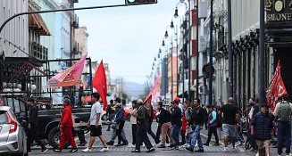Marcha de la 28 de Octubre colapsa vialidades en el Centro Histórico de Puebla; exigen diálogo con el gobernador Armenta