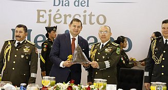 Gobernador de Puebla reconoce labor del Ejército en su día