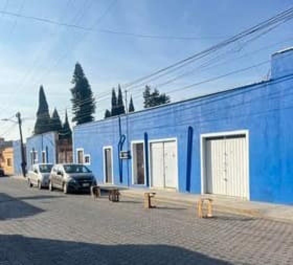 Autoridades municipales retiran objetos para apartados en calles cholultecas para garantizar libre circulación vehicular