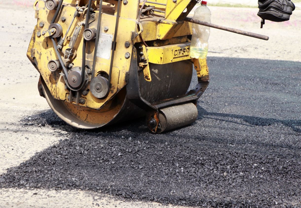 Supervisa Omar Muñoz trabajos de bacheo en Sanctorum