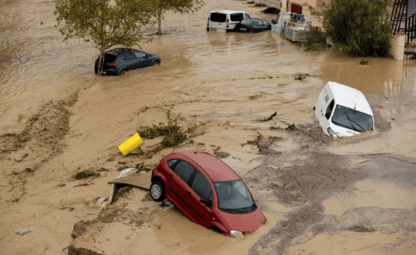 Inundaciones en Valencia dejan 64 muertos: detalles y respuesta del gobierno