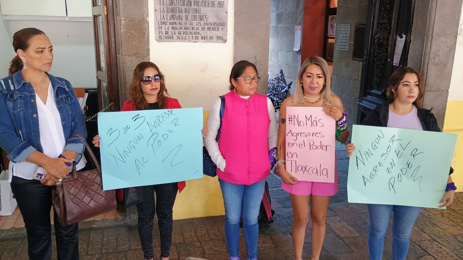 Activistas en Tlaxcala presentan reforma a la Ley 3 de 3 contra violencia de género.