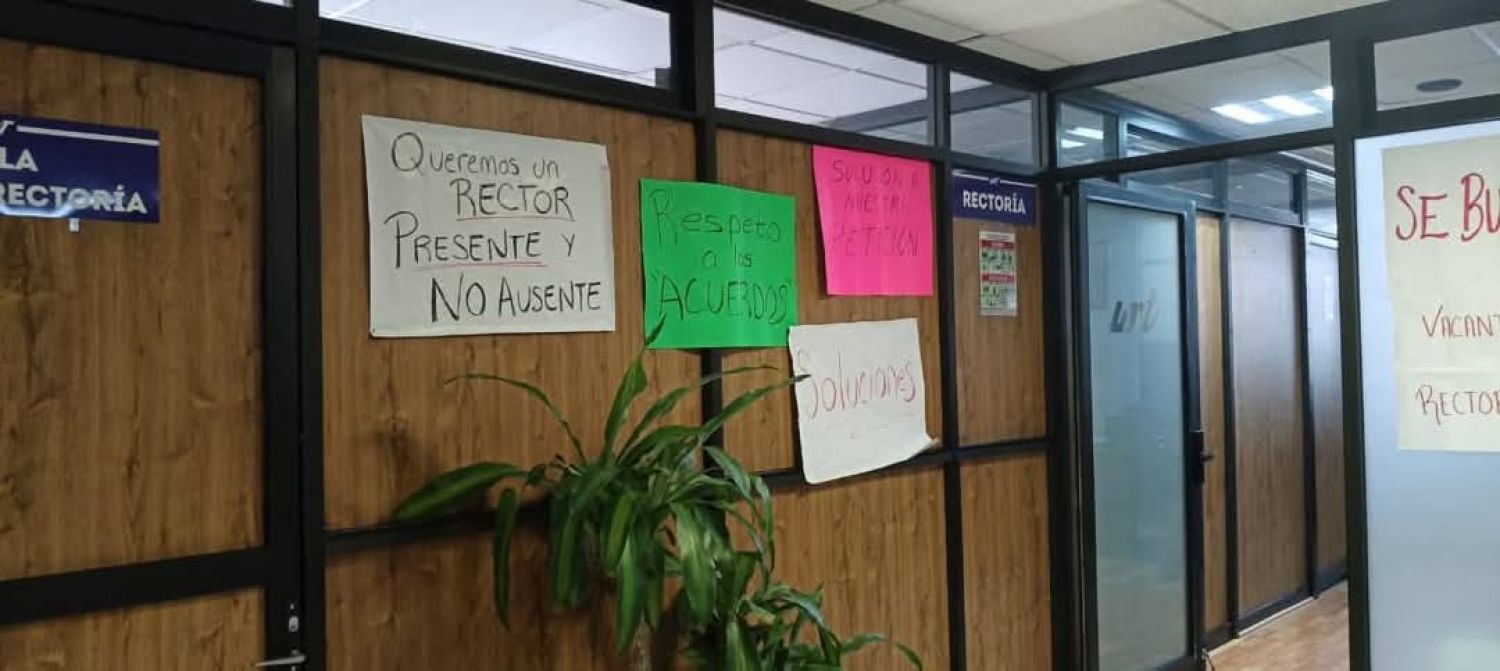 "Abren" vacante a rector en la UTT, protestas continúan 