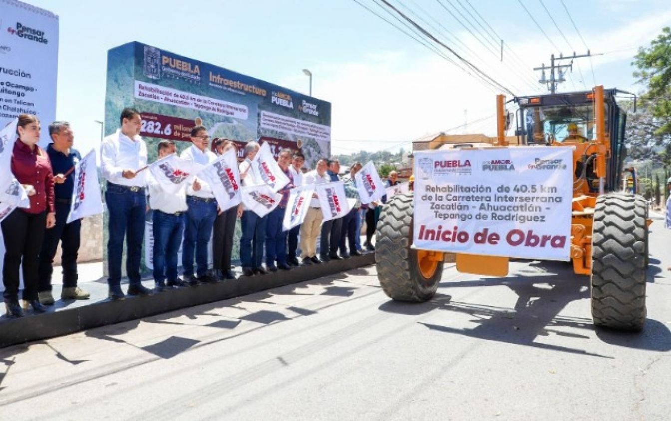 Inicia Alejandro Armenta rehabilitación de carreteras en la Sierra Norte 
