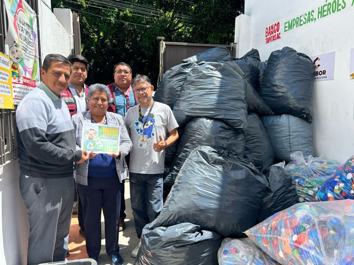 Gobierno Municipal de Cuautlancingo entrega 700 kg de tapitas a “Banco de Tapitas A. C.”