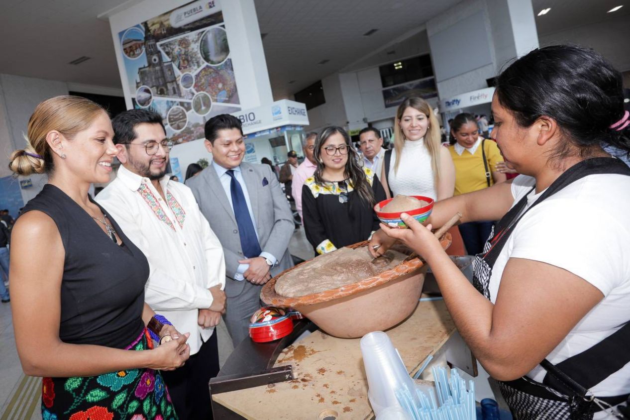 San Andrés Cholula lleva su cultura al Aeropuerto Internacional de Puebla