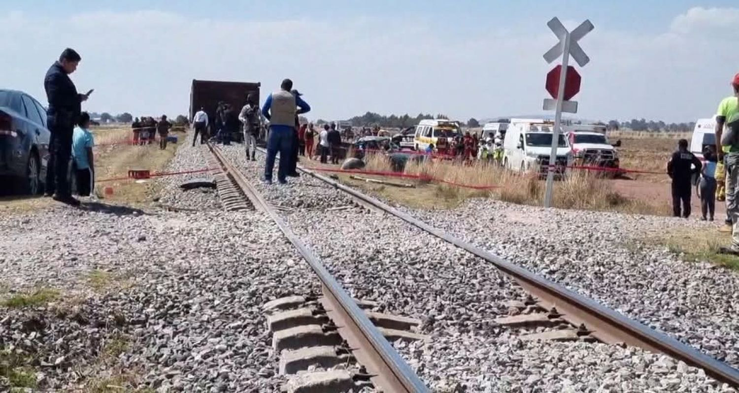Imprudencia al volante provoca la muerte de dos personas por arrastre del tren