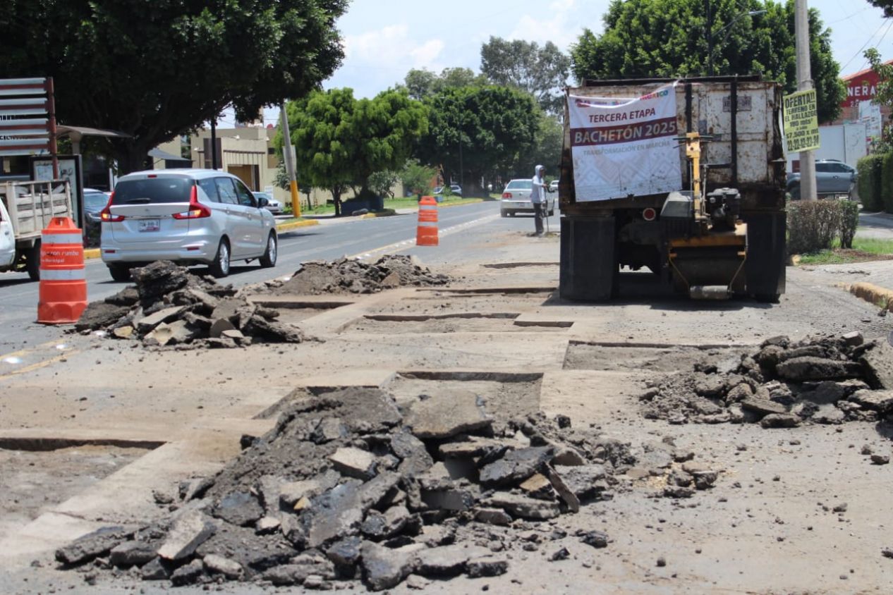 Supervisa Tonantzin Fernández obras de bacheo en San Pedro Cholula
