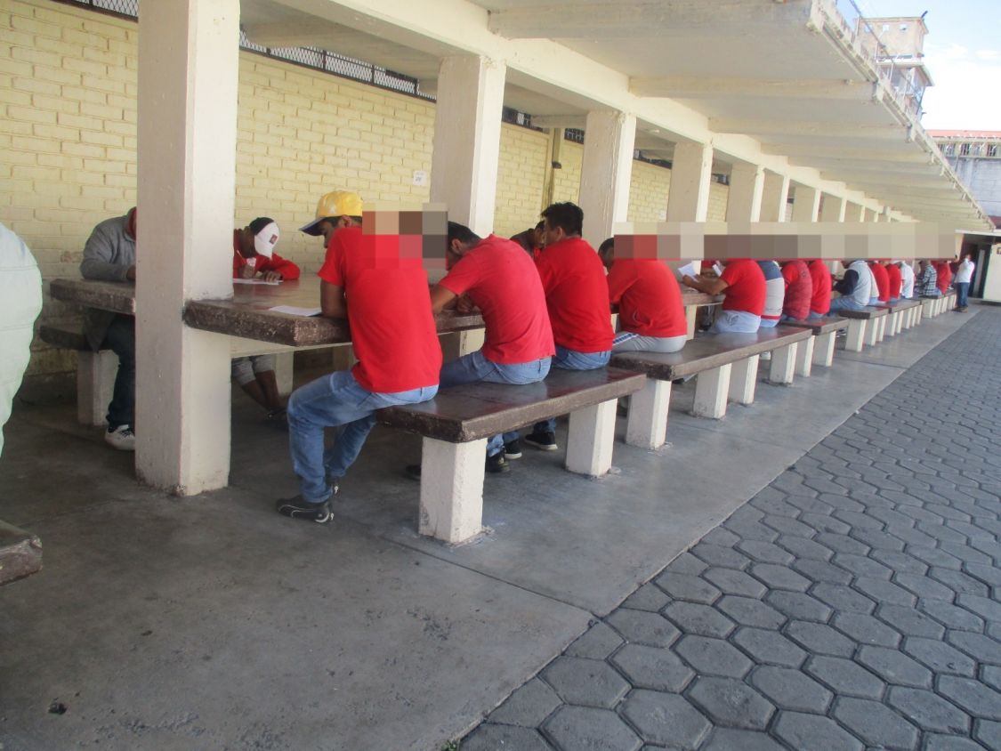 Corrupción en Ceresos de Tlaxcala: suspenden director, exigen responsables