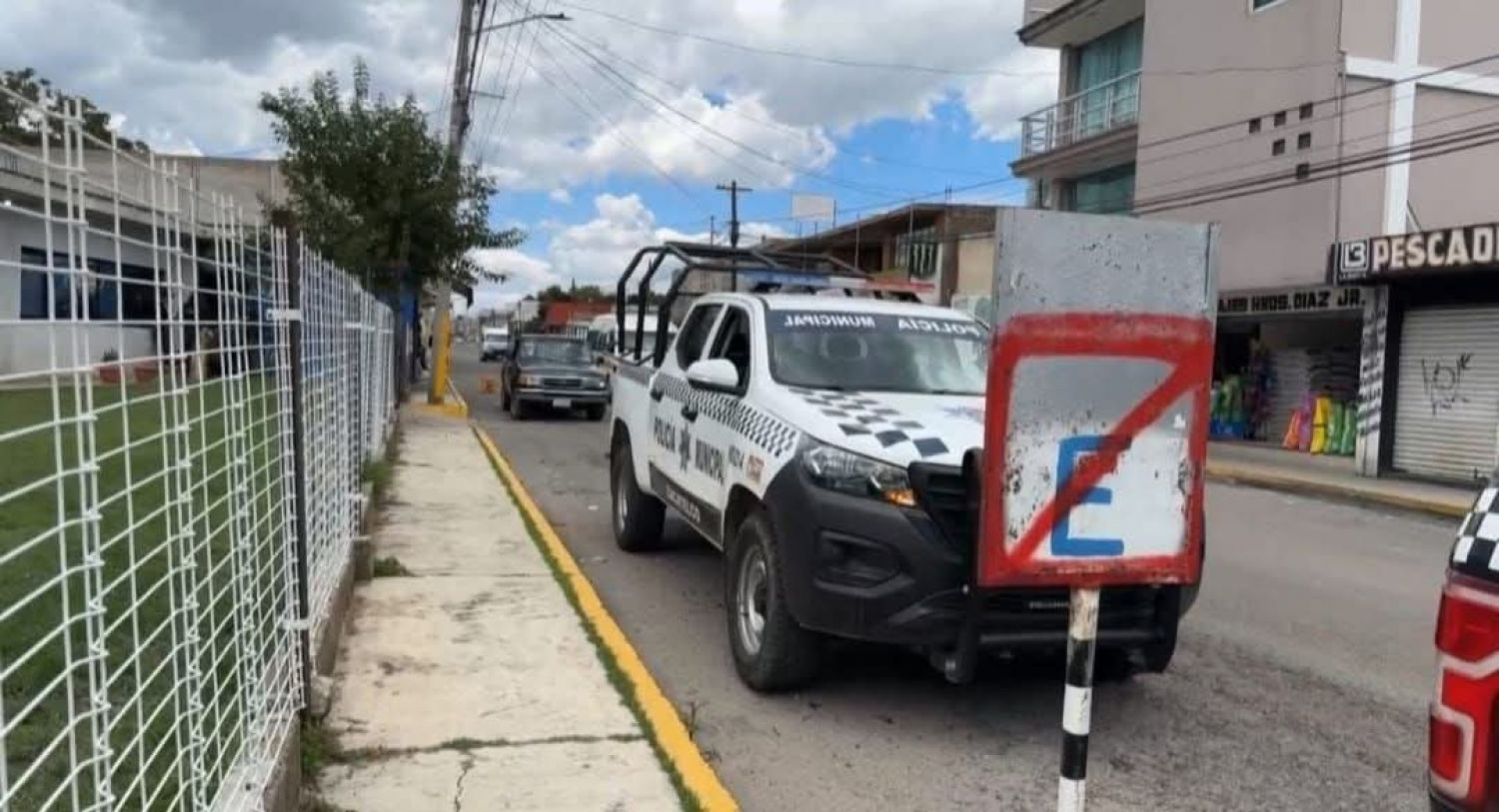 Exigen renuncia de primer regidor de Zacatelco tras golpear a ciudadano