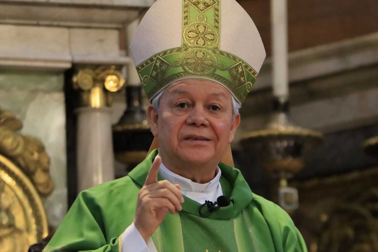 Obispo de Puebla ora por víctimas de violencia; feligrés sufre infarto durante misa en Catedral