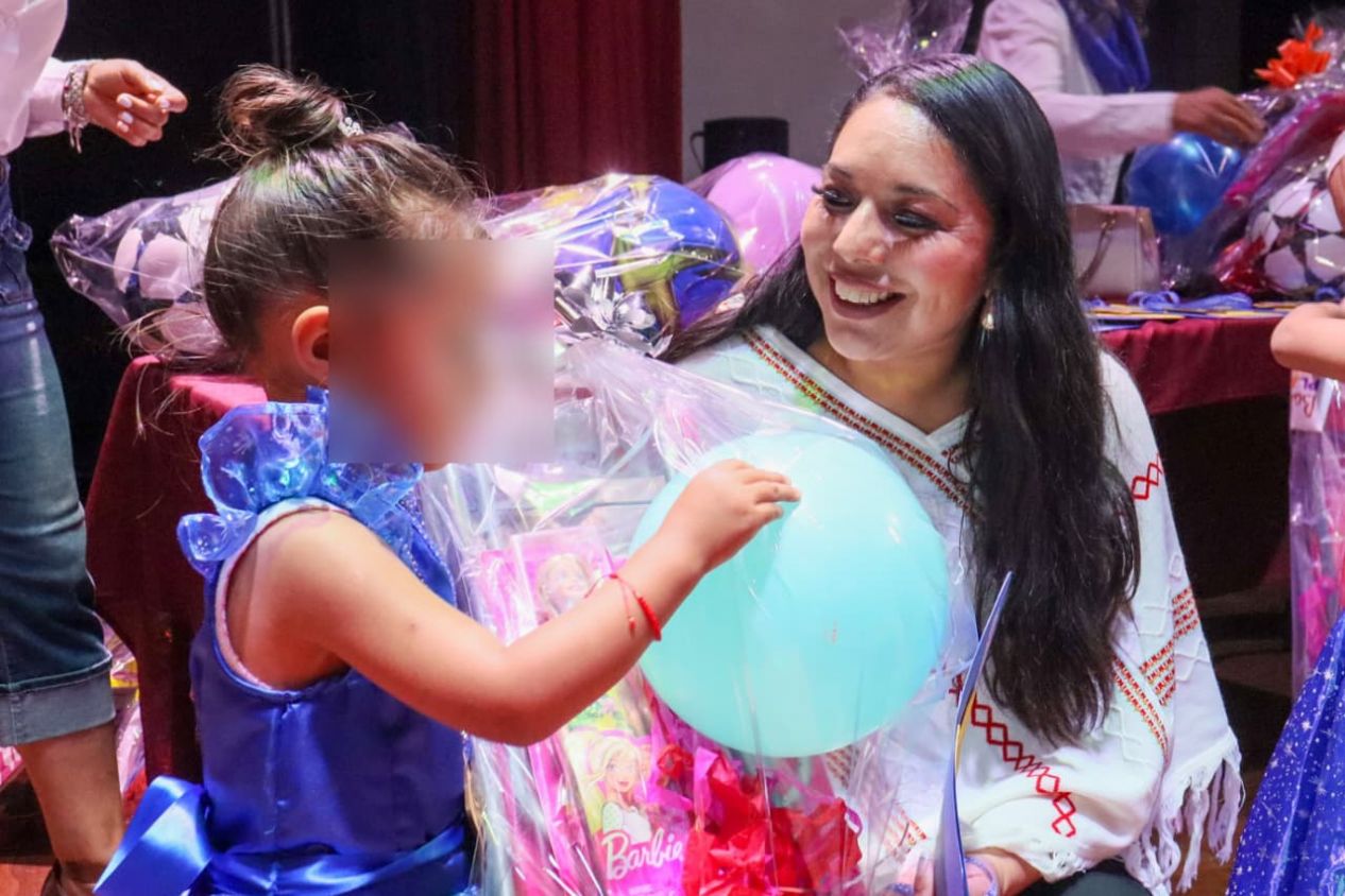 Entrega Tonantzin Fernández Carpetas de Protección Civil a CAIC’s del municipio