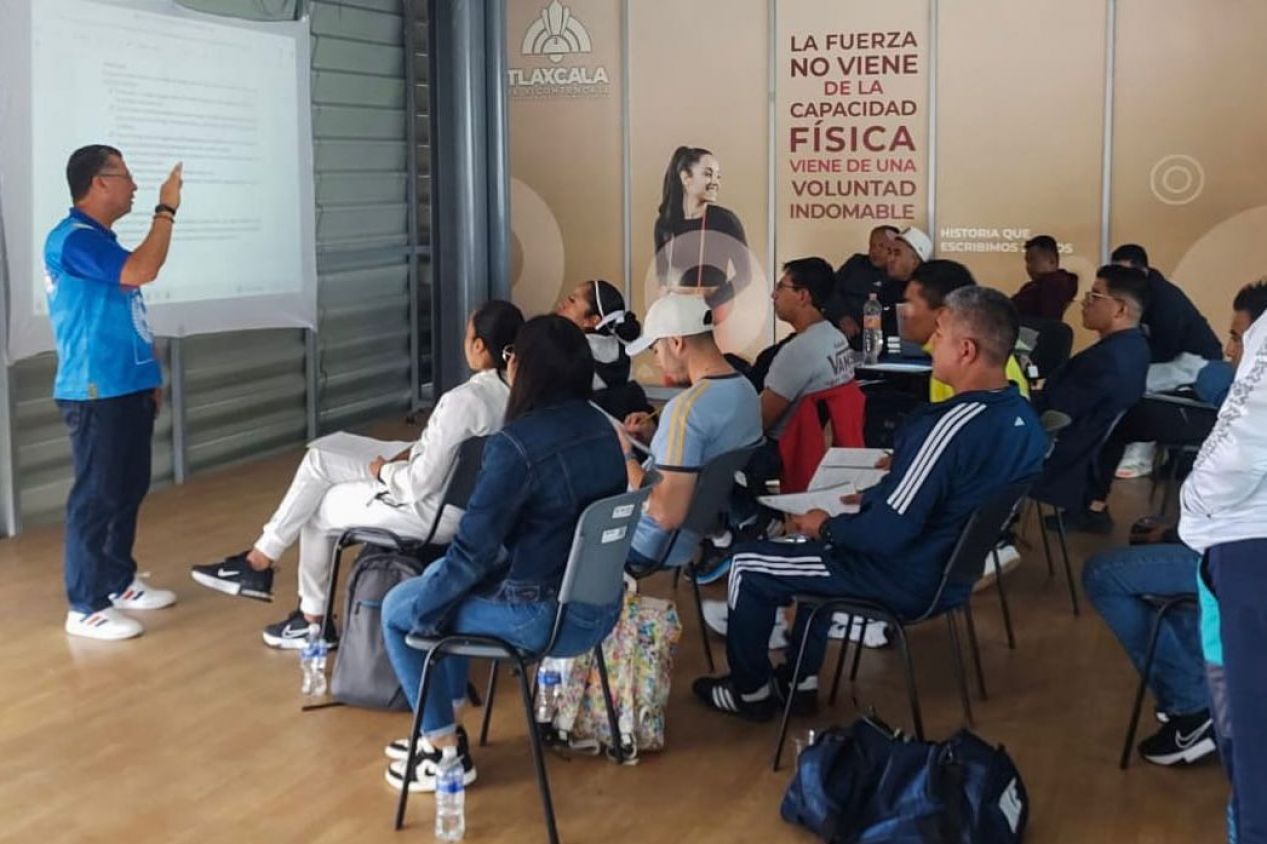 Tlaxcala capital impulsa la capacitación nacional de árbitros en Futbol Popular 6×6