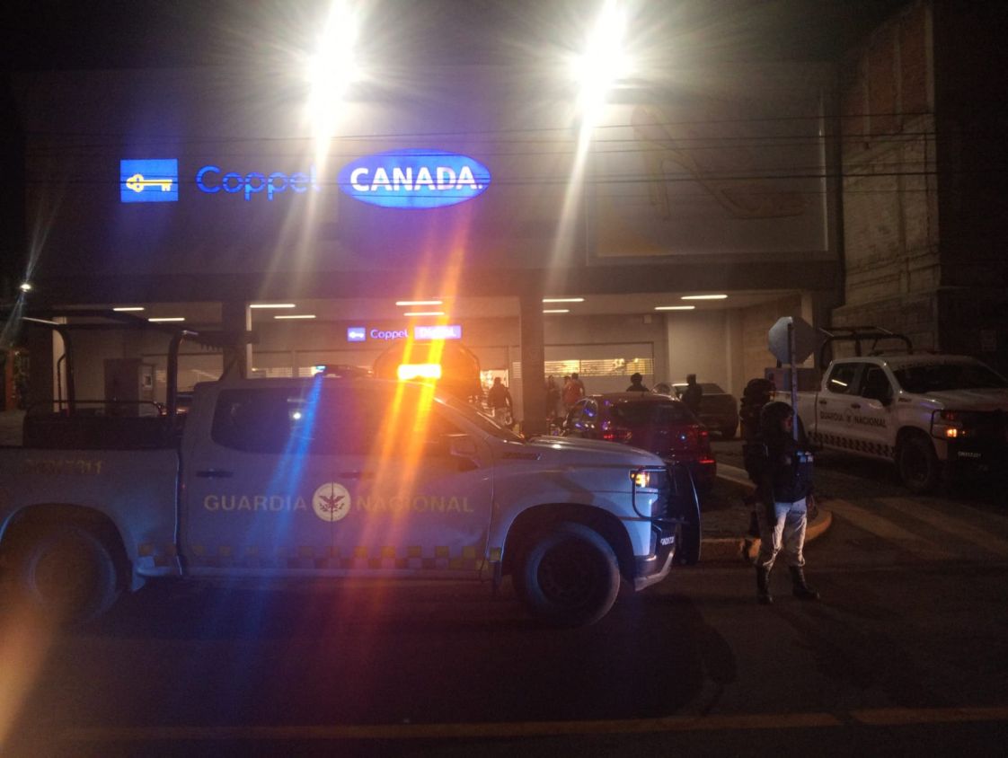 Asaltan a mano armada sucursal de Coppel en pleno centro de Nativitas