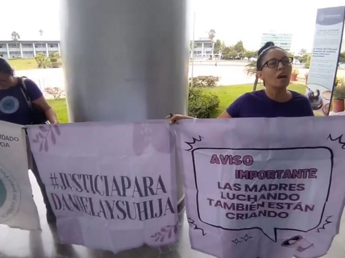 Madre acusa omisión judicial y exige restitución de su hija en Puebla