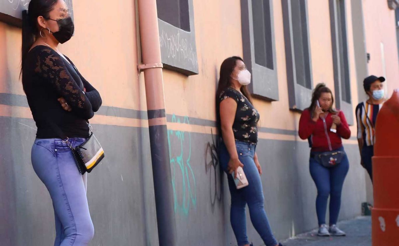 Sexoservidoras de la 14 Poniente reciben atención médica, cursos y apoyo para emprender