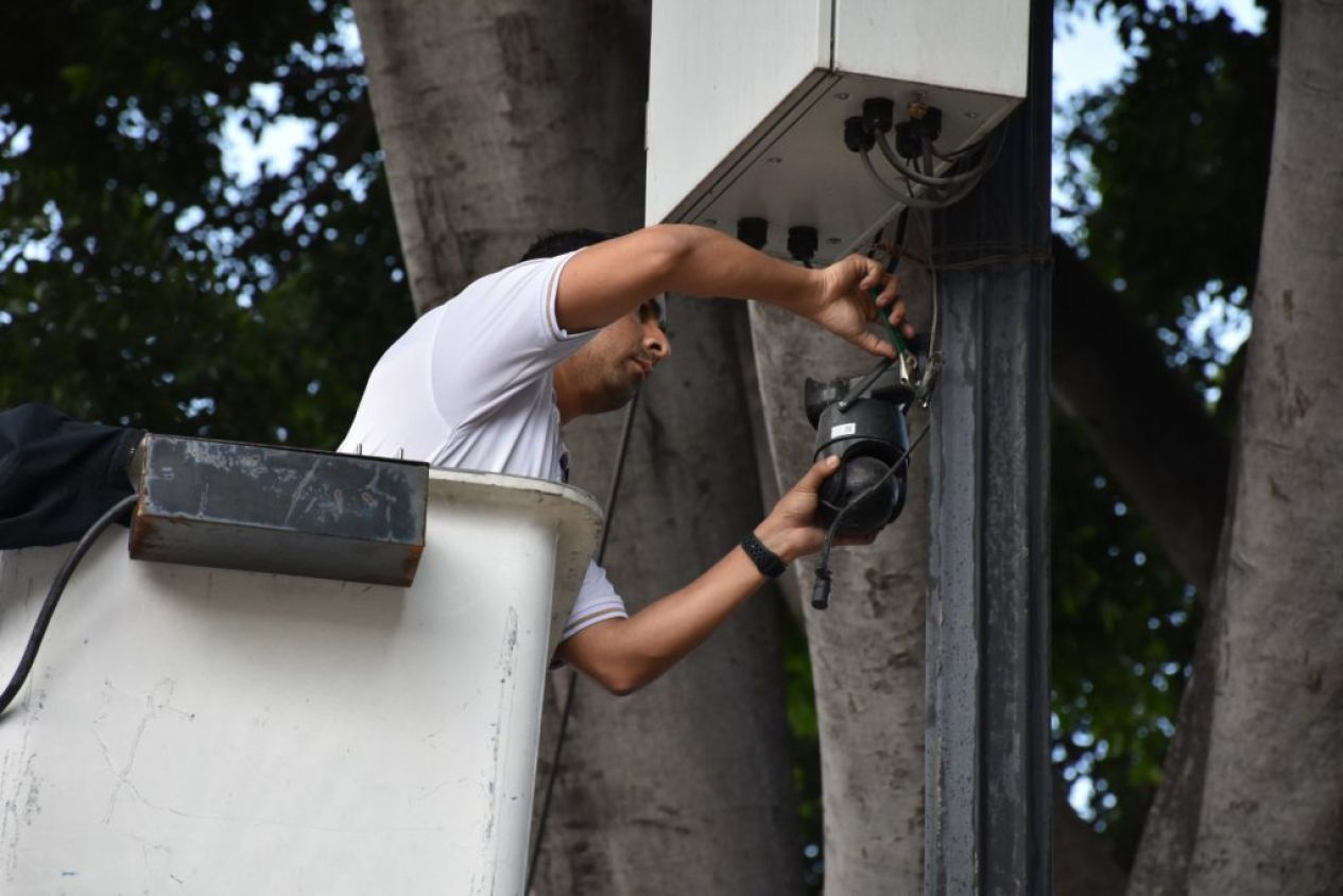 Retiro de cámaras irregulares revela vacíos en el control del videomonitoréo en Puebla
