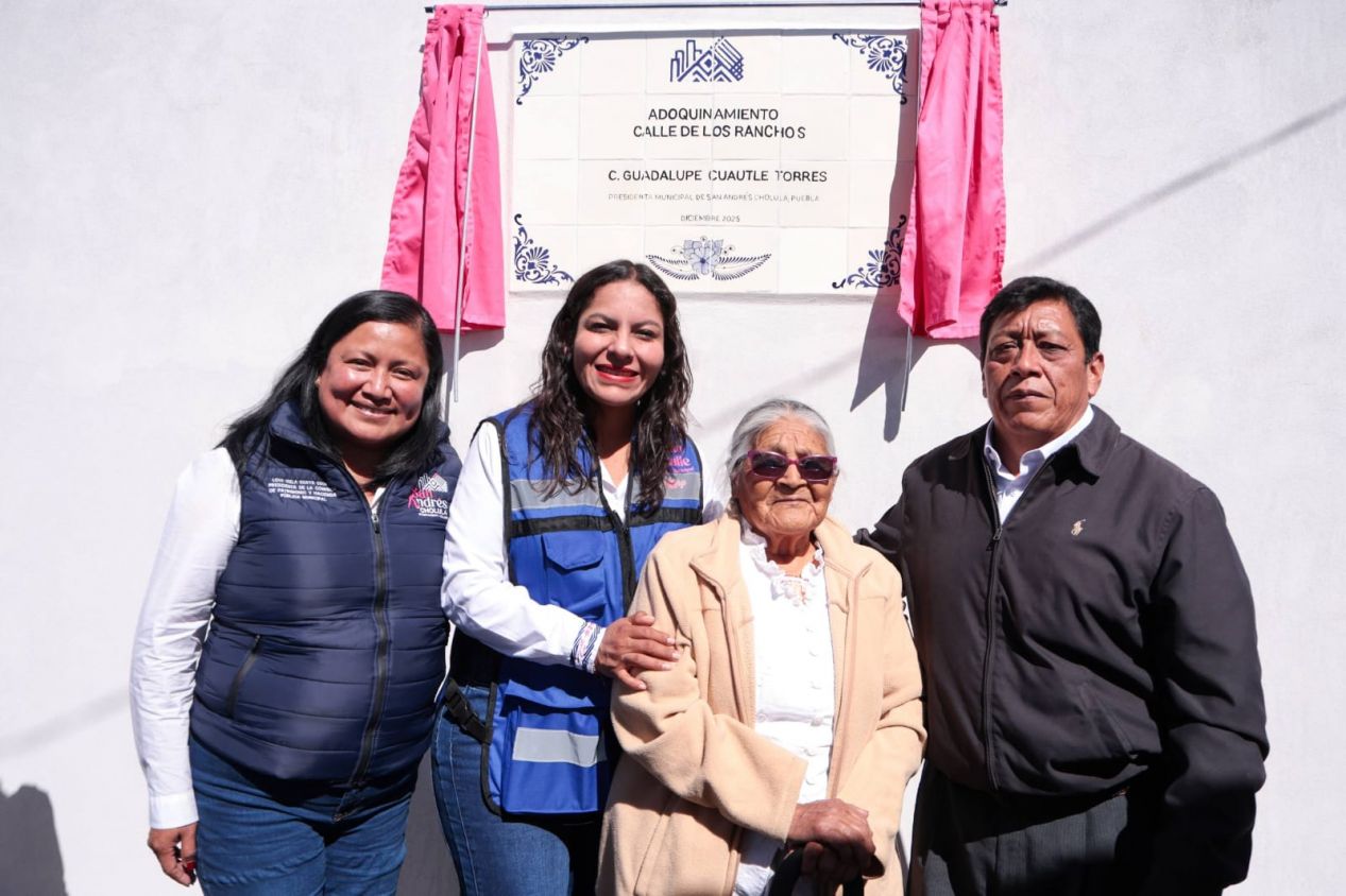 Entrega Lupita Cuautle adoquinamiento en San Bernardino Tlaxcalancingo