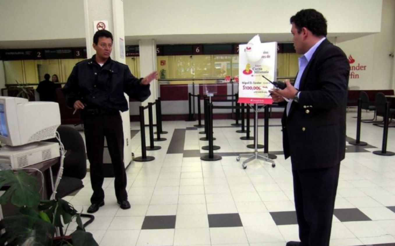 Sentencian a cajera por disponer dinero de clientes bancarios