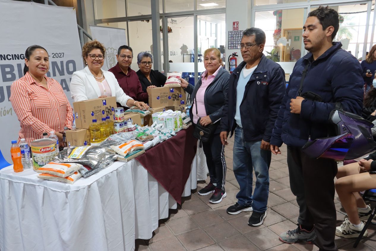 Encabeza Tere Alfaro entrega de insumos alimentarios a escuelas de Cuautlancingo