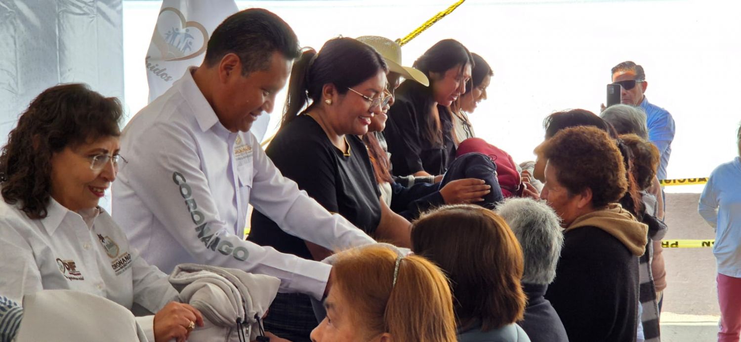 Llega a cabecera de Coronango “Abraza Coronango, 2,500 chamarras darán calor a los abuelitos