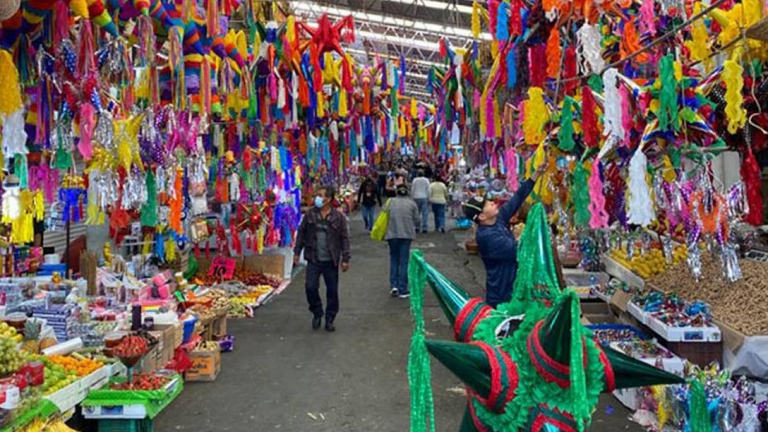 Mercados y tianguis, los favoritos en compras decembrinas