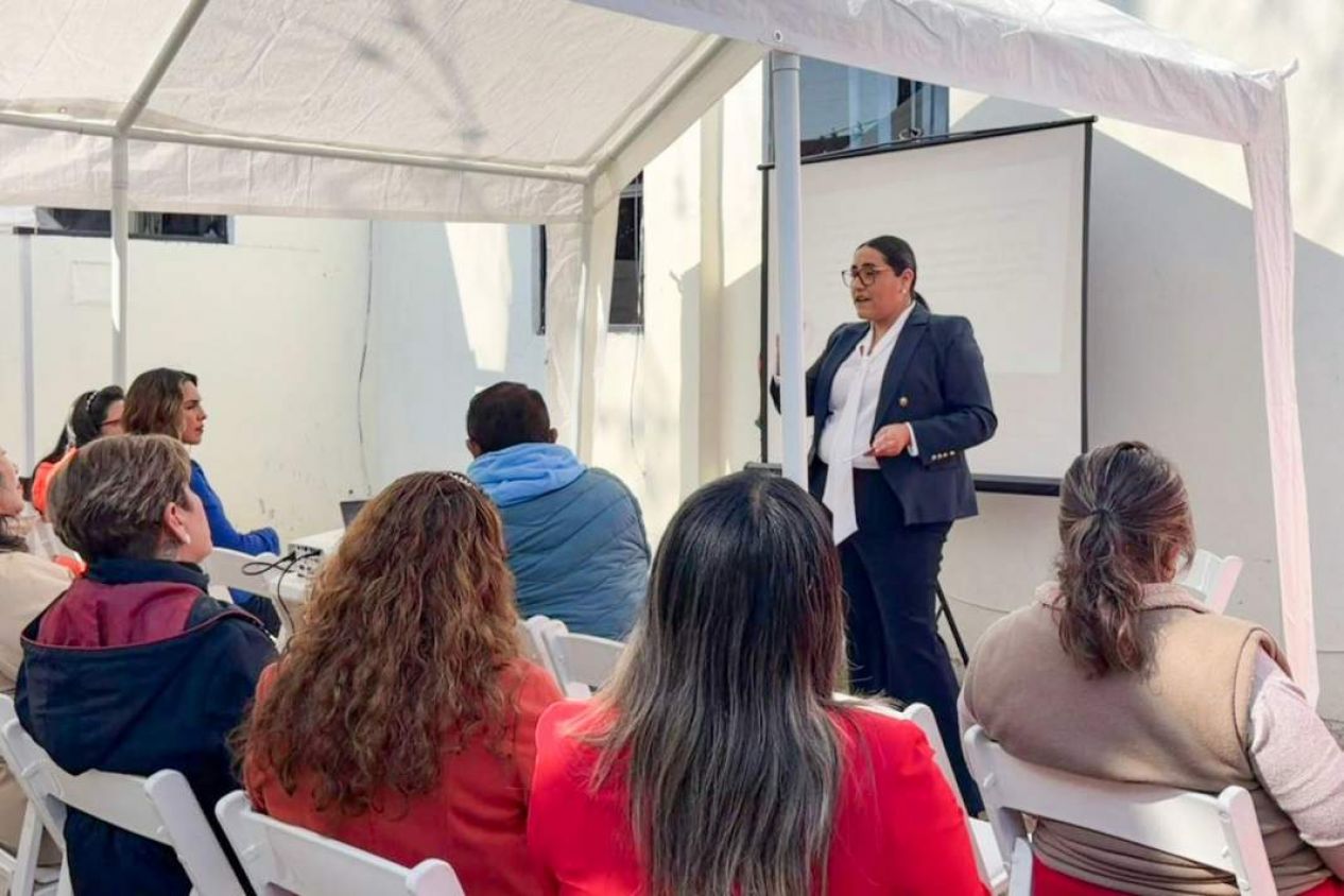 Capacitan a mujeres en Tlaxcala para romper barreras y alzar su voz en política