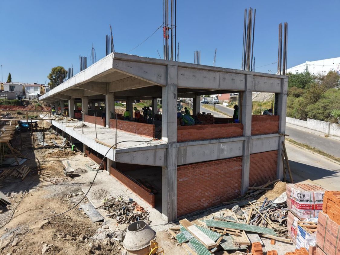 Autoridades supervisan avance del Bachillerato Tecnológico de Cuautlancingo; obra registra 85% y abrirá en febrero