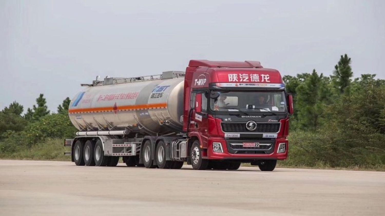 Anuncian llegada de Shacman, empresa de camiones chinos, a Puebla