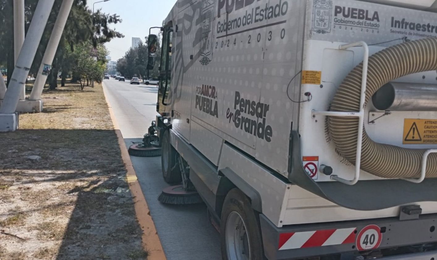 Limpieza a gran escala para darle nueva cara a los accesos de Puebla