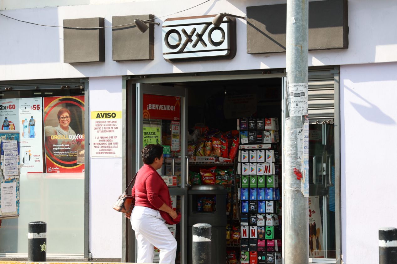 Tiendas de conveniencia se convierten en refugios urbanos ante la violencia contra las mujeres