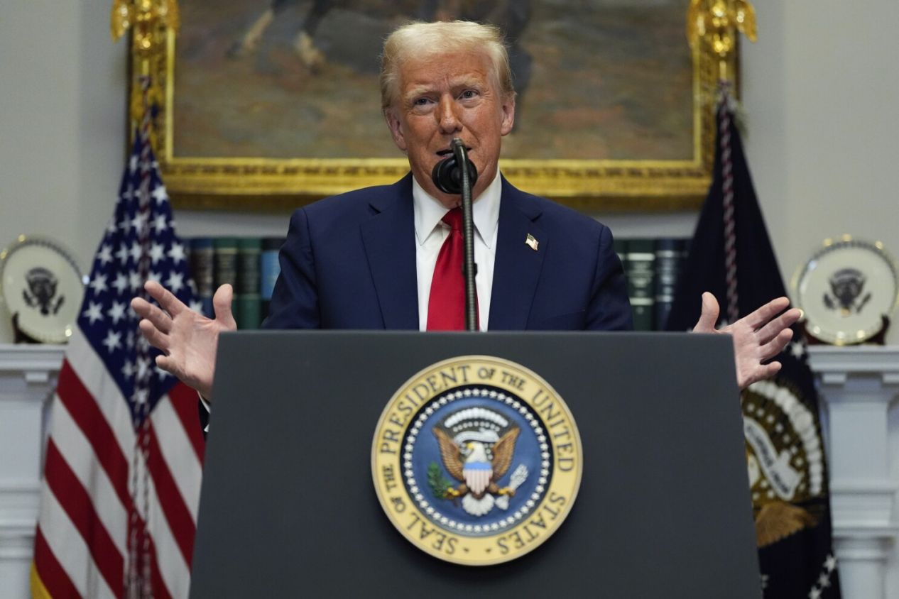 Trump amenaza con detener ayuda a California por incendios forestales