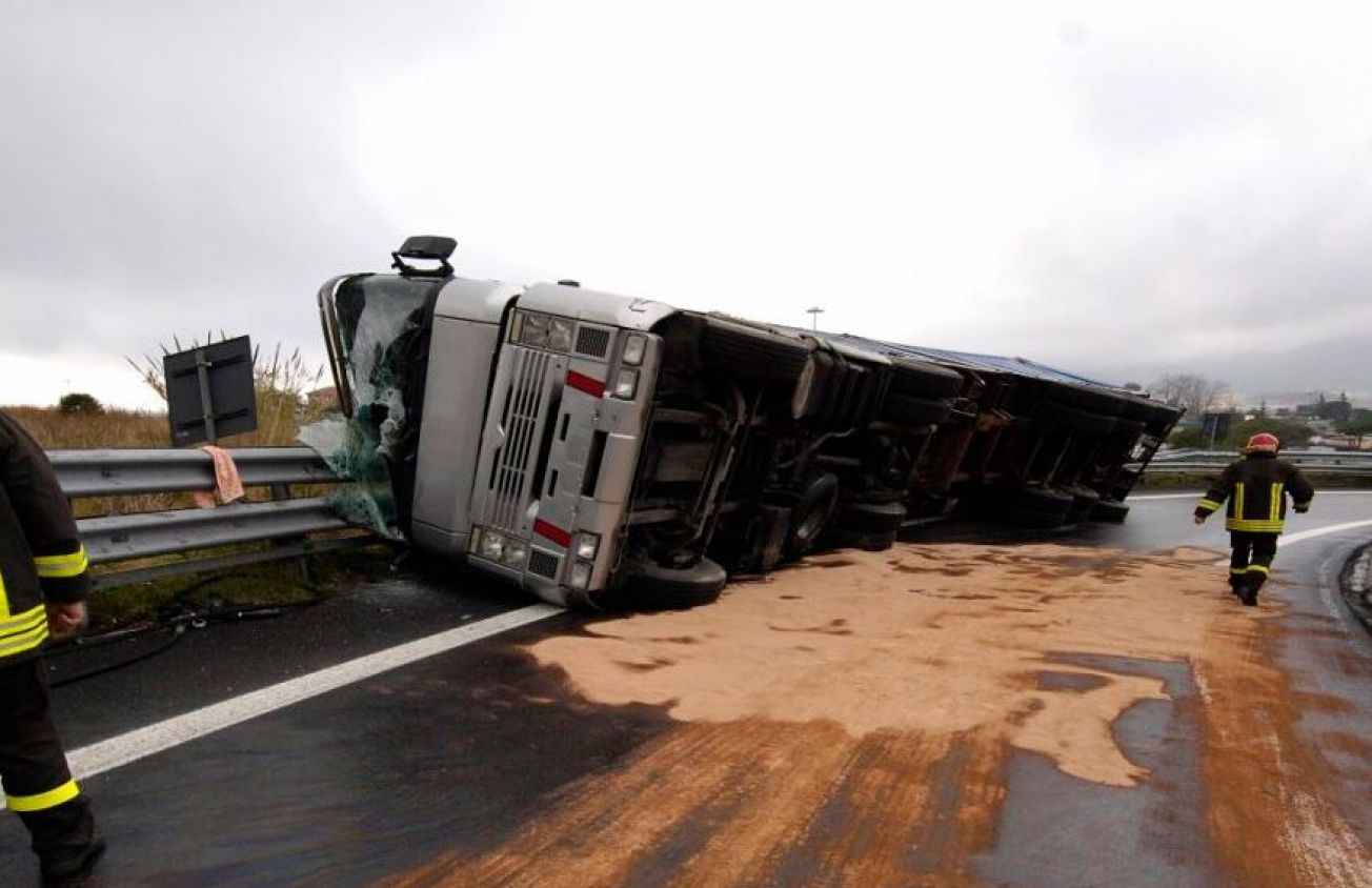 Accidente en México-Cuernavaca: tráiler volcado afecta tránsito en ambos sentidos