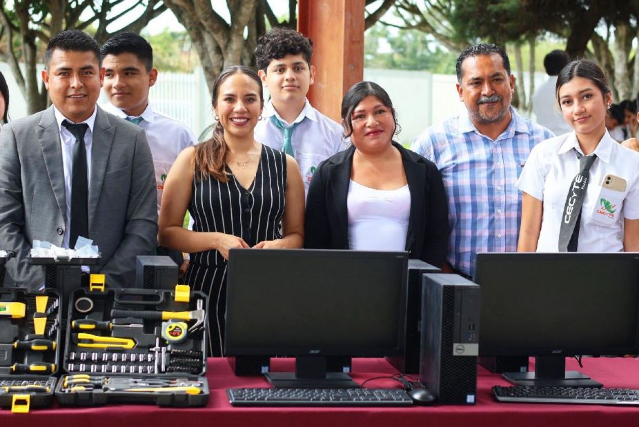 Estudiantes de CECyTE inician semestre con apoyo de padres y nuevas herramientas