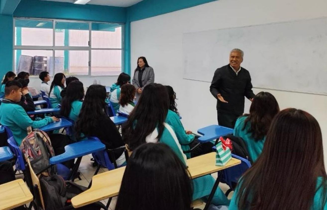 Secretario de Educación visita el COBAEP 36 y escucha a estudiantes