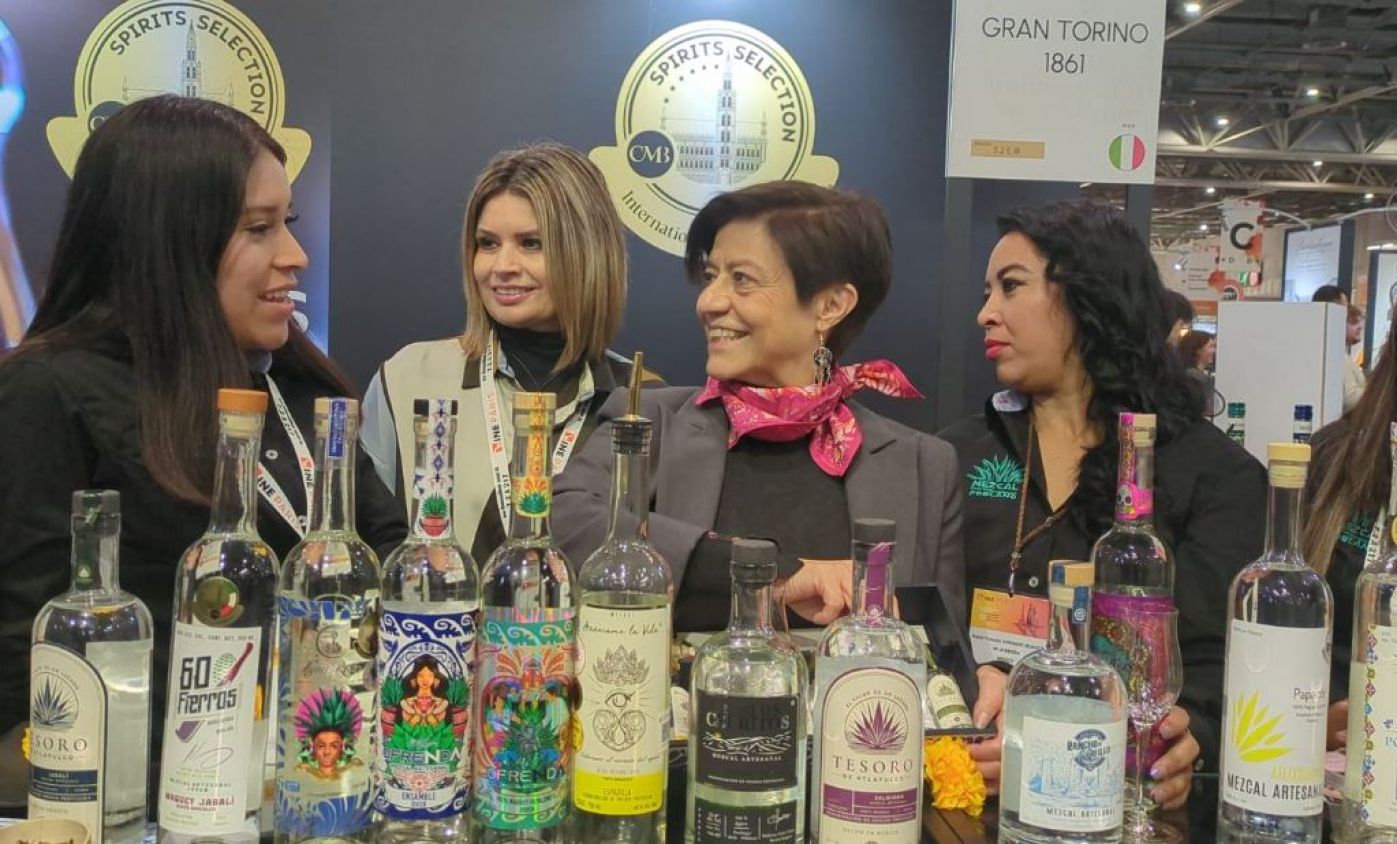 Puebla brilla en Wine Paris 2025 con sus mezcaleros y destilados premiados