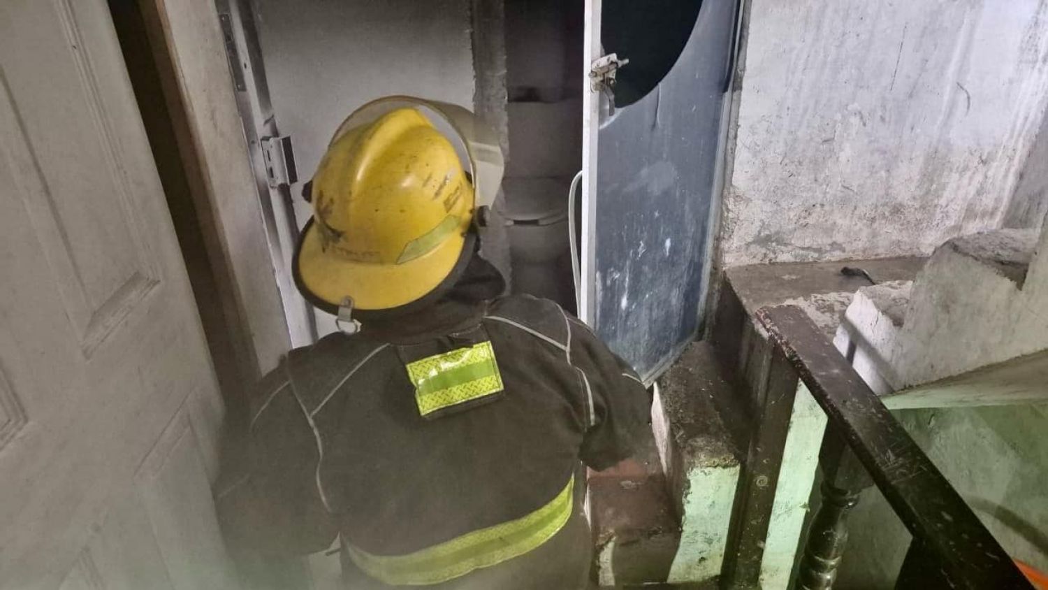 Bomberos sofocan incendio en casa habitación en San Andrés Cholula