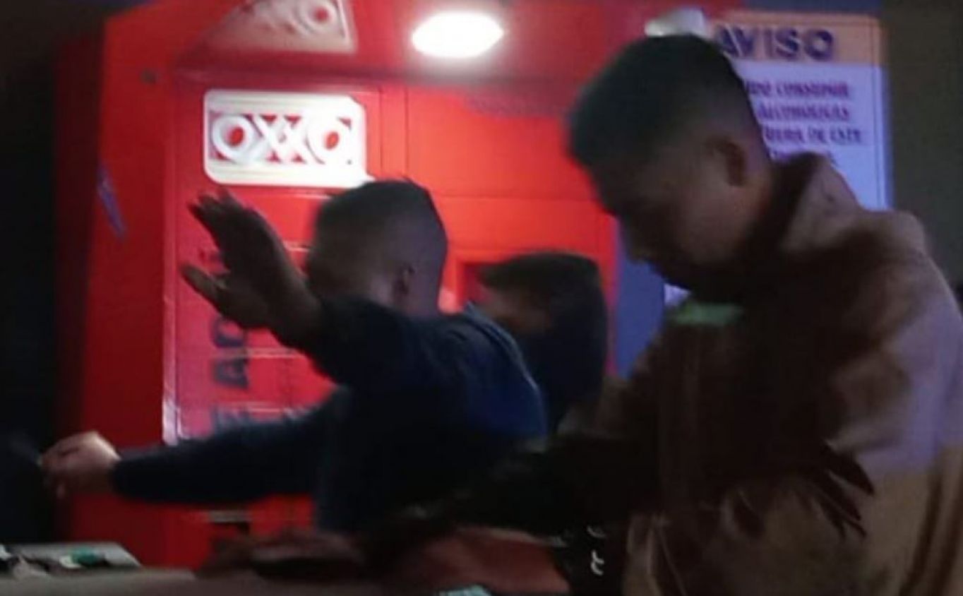 Policías de Puebla son detenidos tras disparar armas en estado de ebriedad