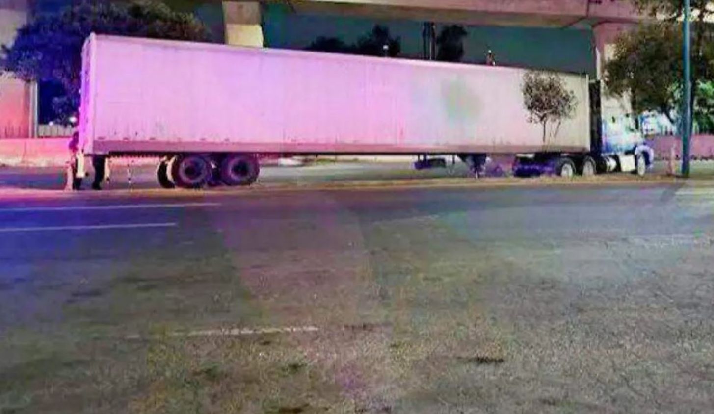 Intento de asalto en Periférico Norte deja tráiler baleado y caos vial