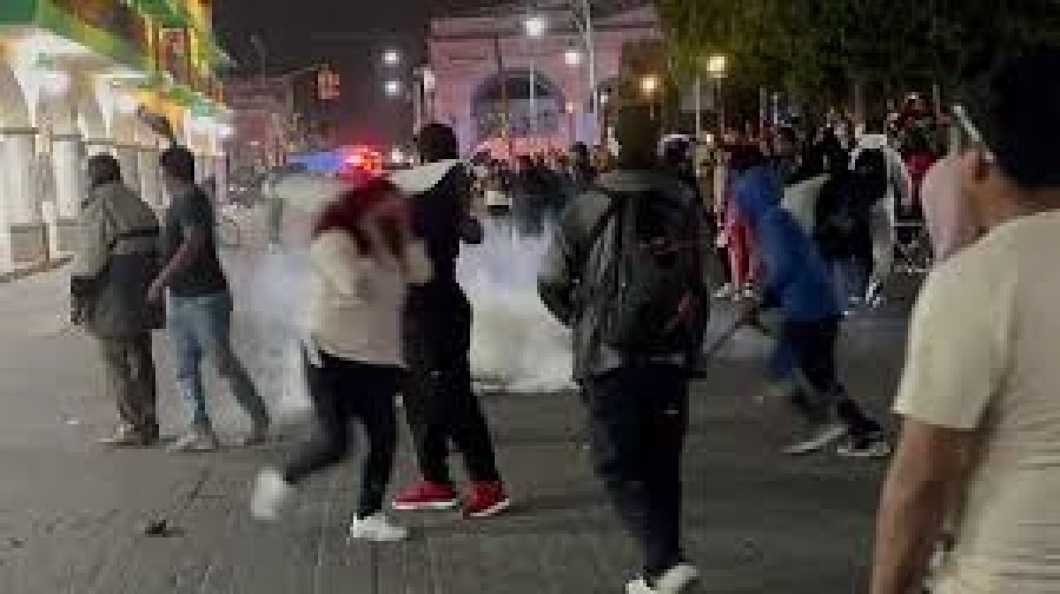 Violenta manifestación en San Pablo del Monte deja patrullas destrozadas