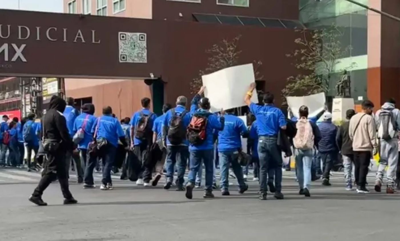 Trabajadores de "El Oso" protestan para recuperar insumos tras desalojo