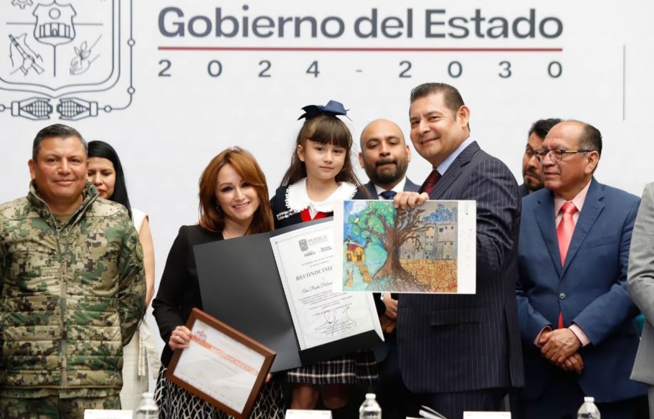 Periodistas poblanos reciben el Premio Nacional de Locución 2024