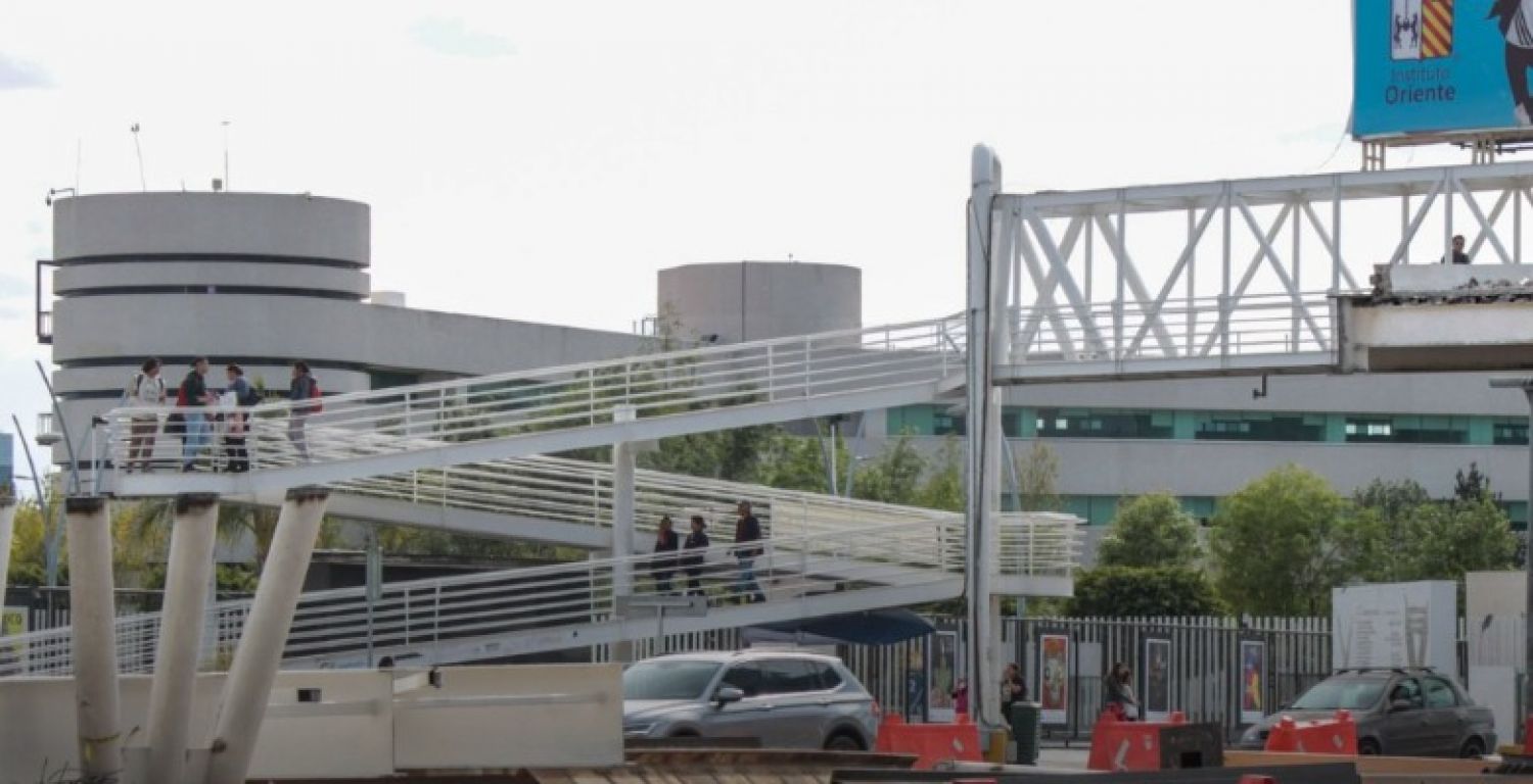 Puente peatonal del CCU tendrá elevador y escaleras eléctricas en septiembre 