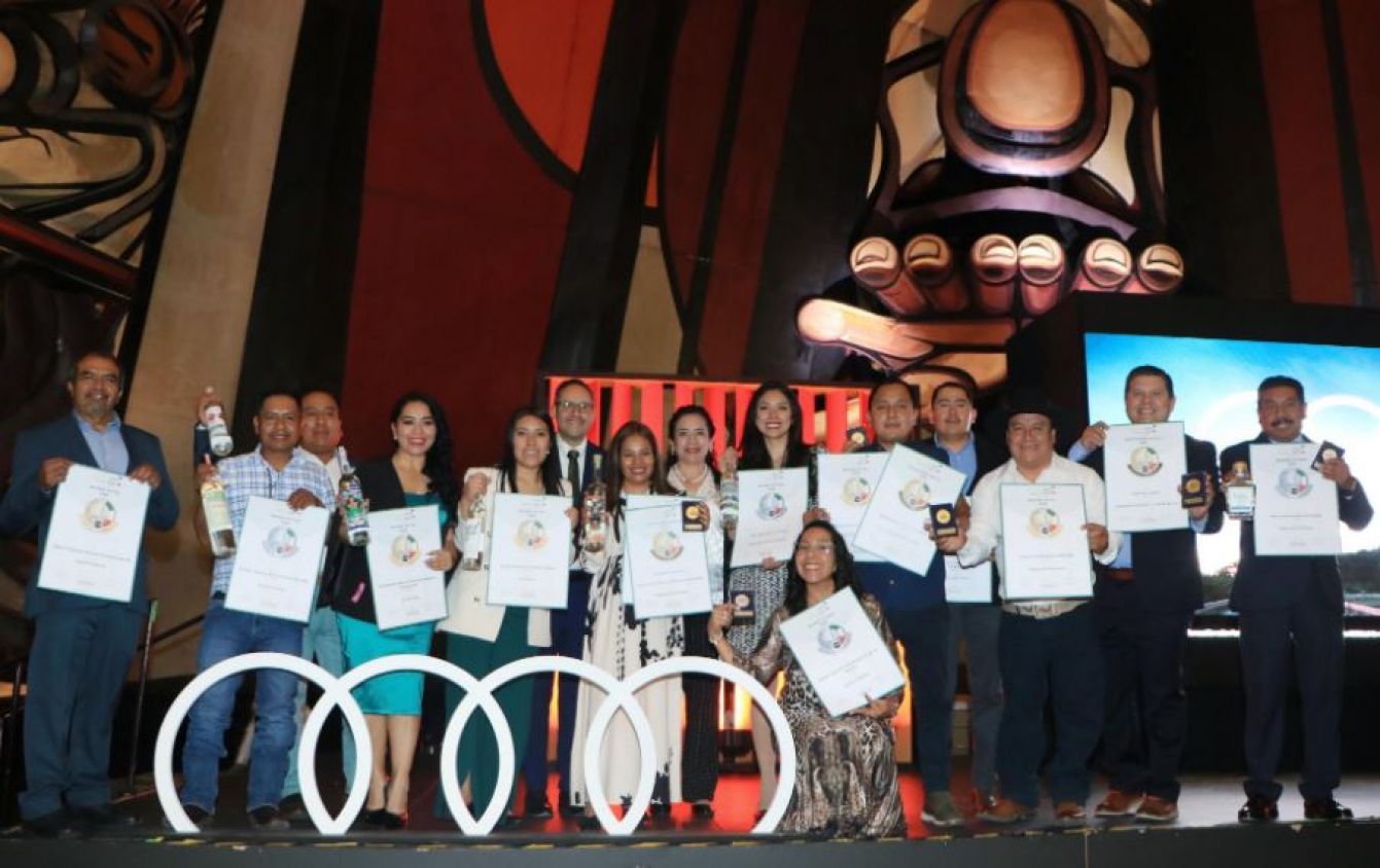 Mezcal poblano gana 18 medallas en el certamen México Selection